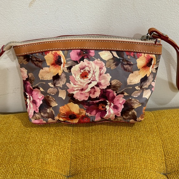NWOT Cavalcanti wrislet bag made in Italy with floral design and leather accents - Picture 4 of 12